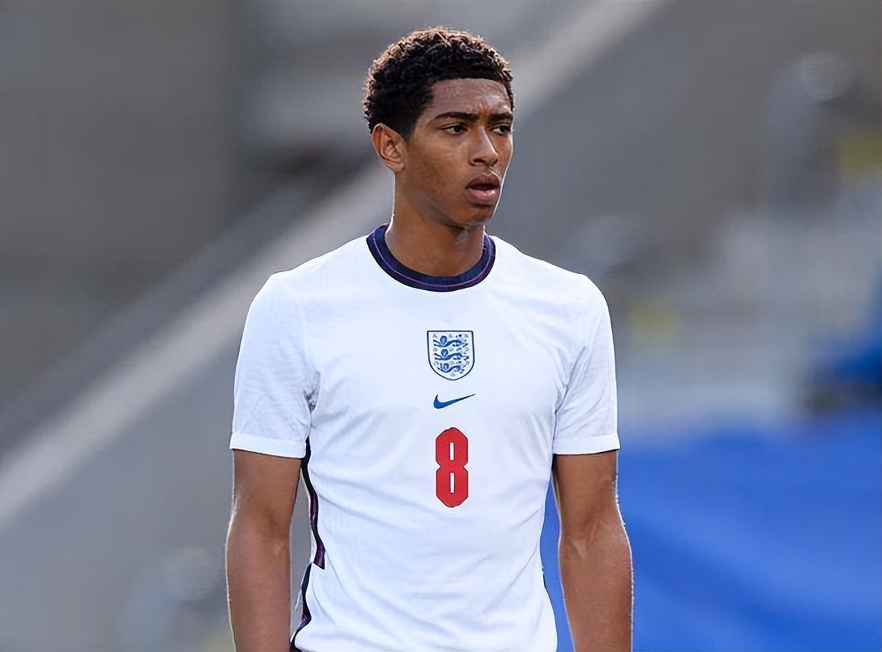 杨晨对话施拉普纳：中国球员不该只为钱踢球，留洋从乙级开始