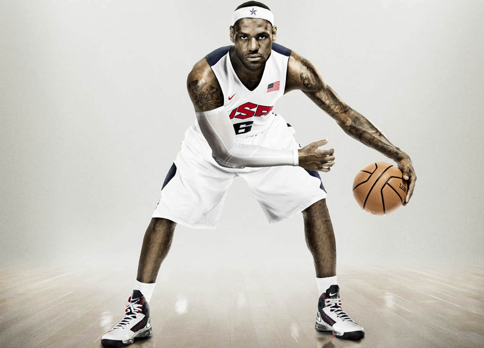 详解棒球规则中的“球衣颜色冲突”主场与客场装备的选择优先级