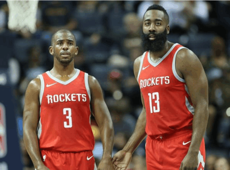 亚洲足球之光，赛后孙兴慜与胡桑诺夫拥抱致意