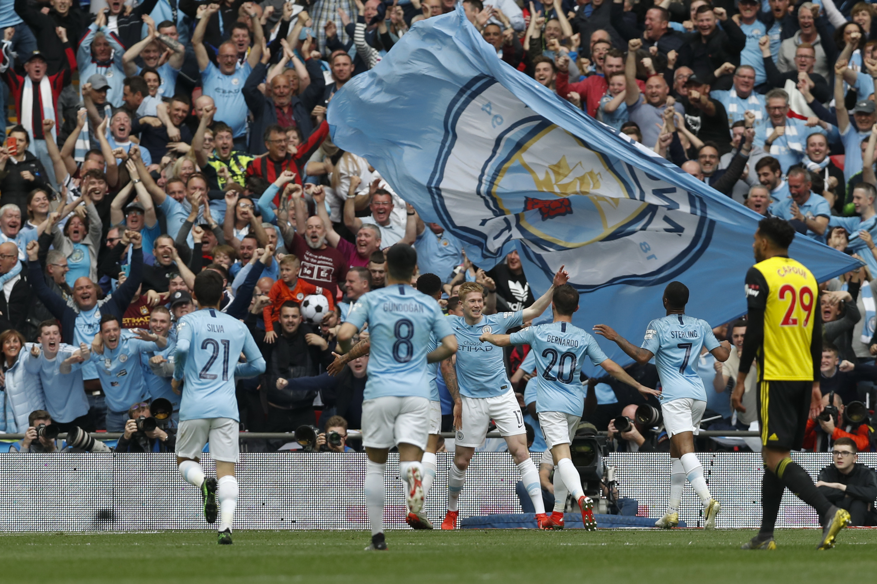 棒球帽从制服演变为街头文化的路径