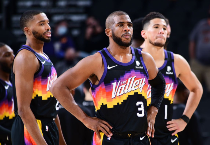 LPL冤大头战队终于拿到首胜！连换八位选手，终于把“内鬼”开除