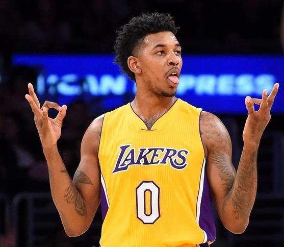 “带你感受一下巅峰期詹姆斯的压迫感”