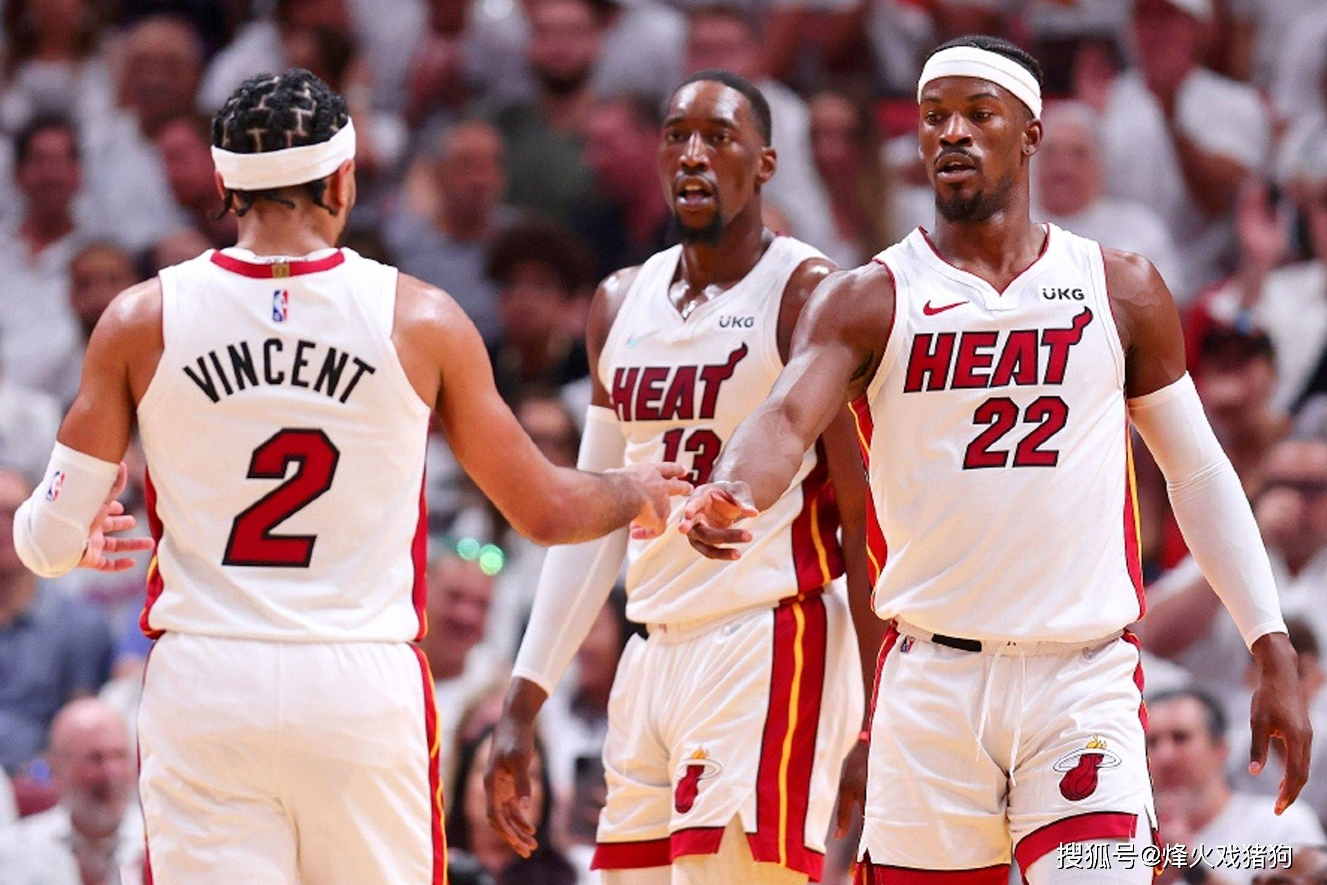 3：2！英超神剧情：B费定位球3连击，新援红牌…