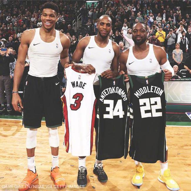 科尔那边还有每周送点礼么？要记得感恩[吃瓜]